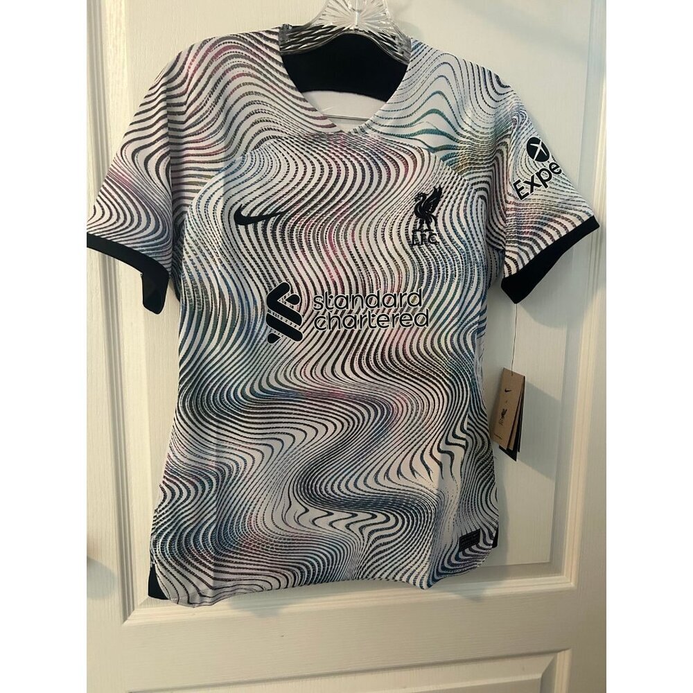 New‎ Womens nike liverpool jersey sz medium
